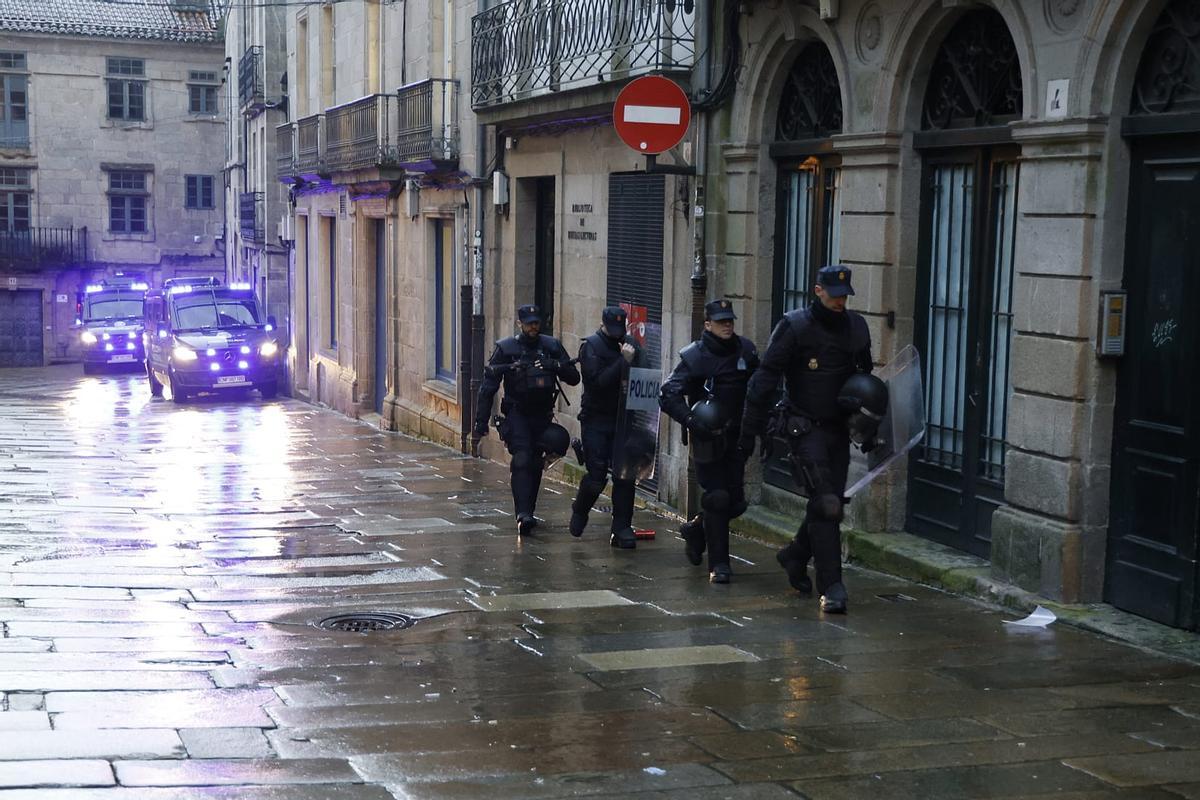 La propiedad del edificio desalojado en la Algalia refuerza la seguridad con alarma y guardias privados