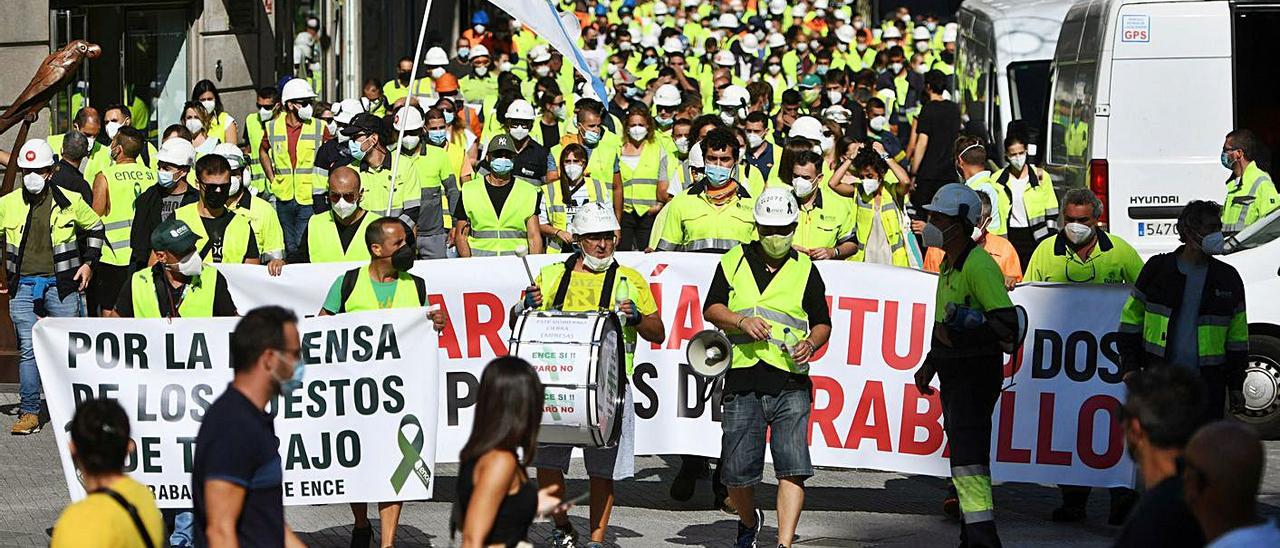 Manifestación de trabajadores de Ence contra la anulación de la prórroga de la concesión. |   // GUSTAVO SANTOS