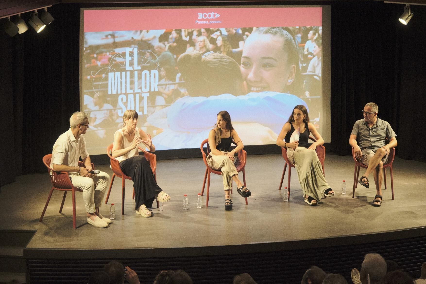 Imatges de la presentació a Manresa de la docusèrie "El millor salt", de l'Egiba