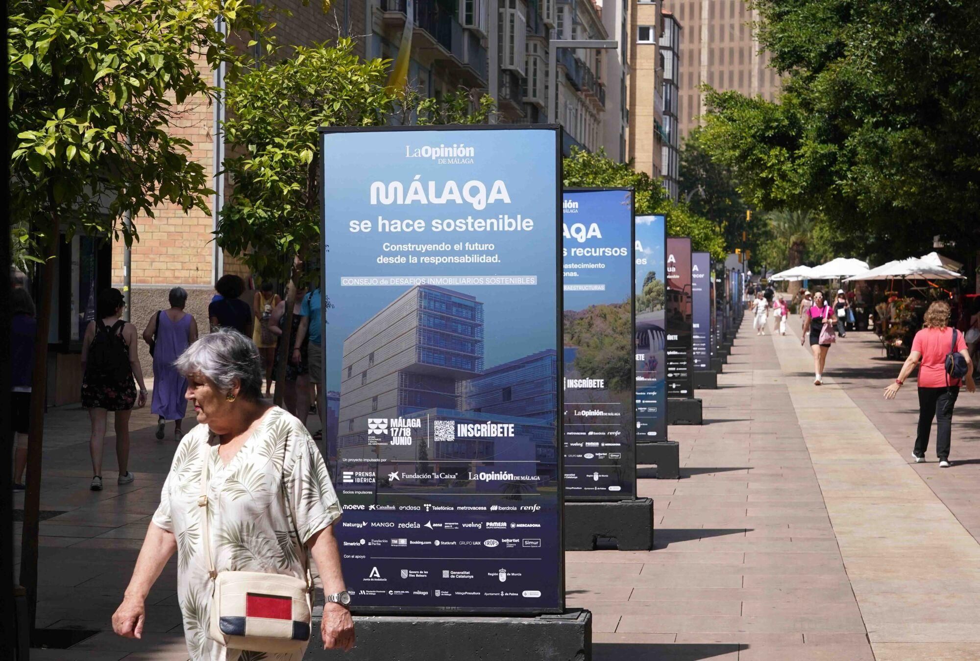 Exposición de mupis del Foro Mediterráneo en la Alameda Principal, del grupo Prensa Ibérica
