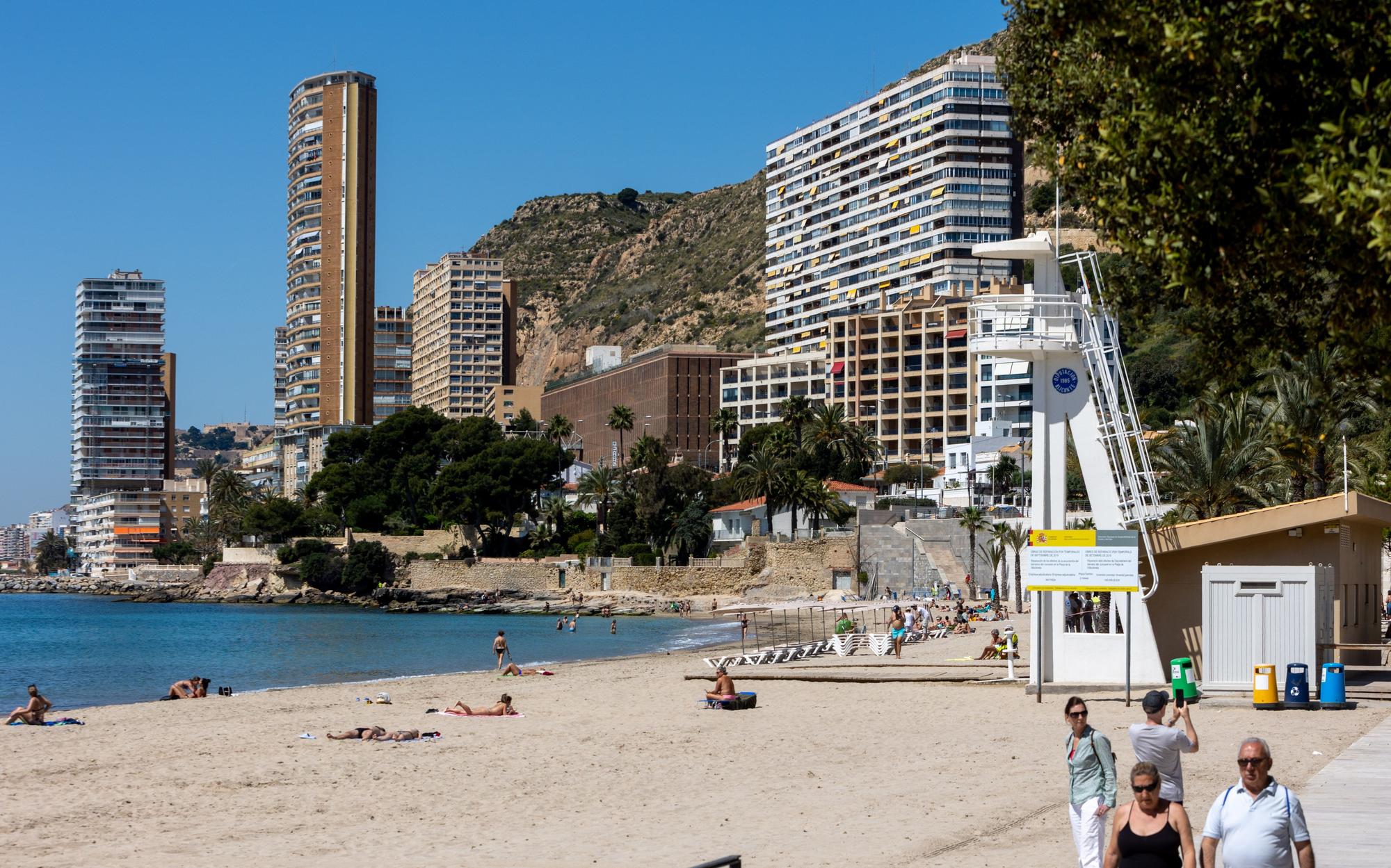 Los vecinos reclaman el mantenimiento de los espigones de las calas de la Albufereta