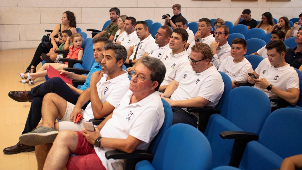 Integrantes de la Comisión Taurina en el pleno del ayuntamiento.