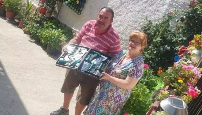 Los vecinos de Aladrén embellecen las calles del pueblo