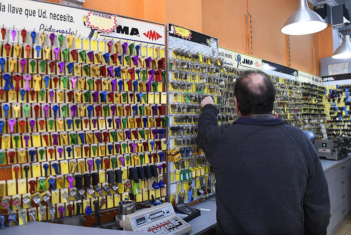 Un comercio de cerrajería en Murcia