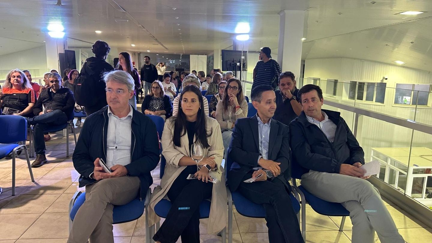 La jornada gastronómica La Cocina del Mar, que ofrece Emgrobes en la sala mirador de la lonja de contratación grovense.