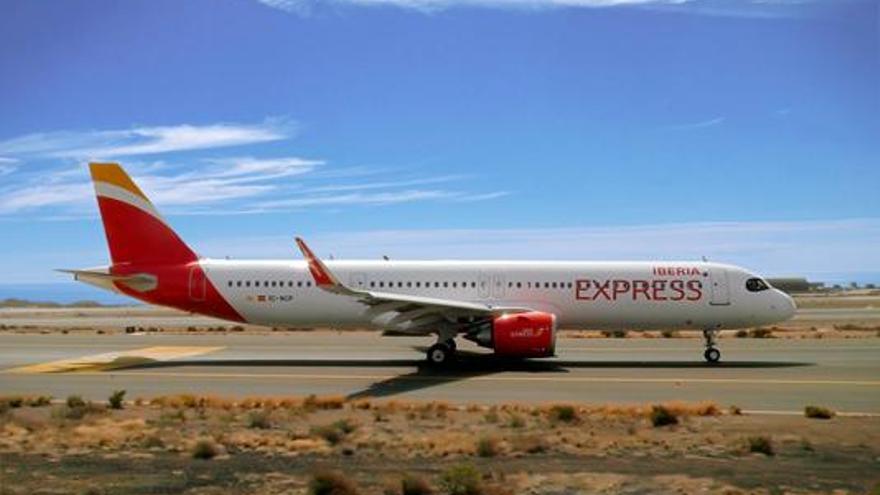 Iberia Express incrementa un 19% sus vuelos a Canarias este invierno con respecto a la misma temporada de 2019