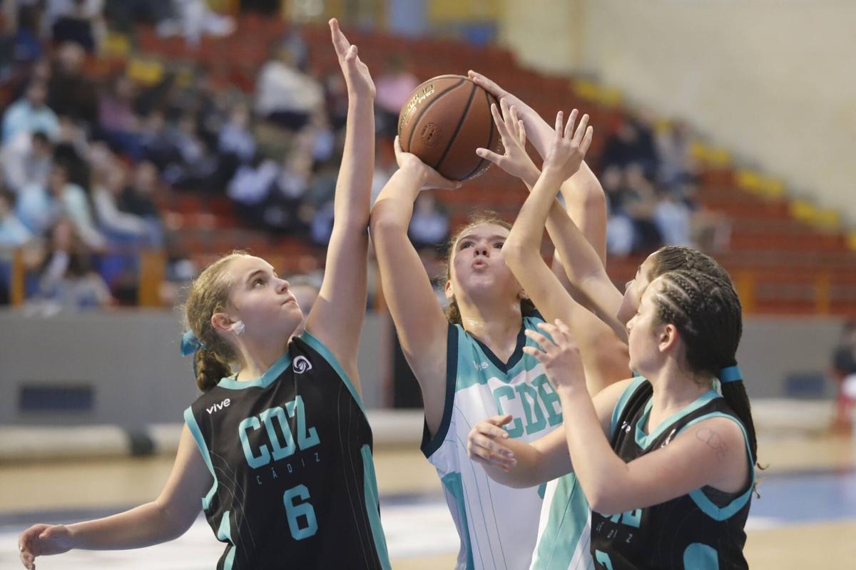 La selección cordobesa gana la final del Campeonato de Andalucía mini femenino de baloncesto