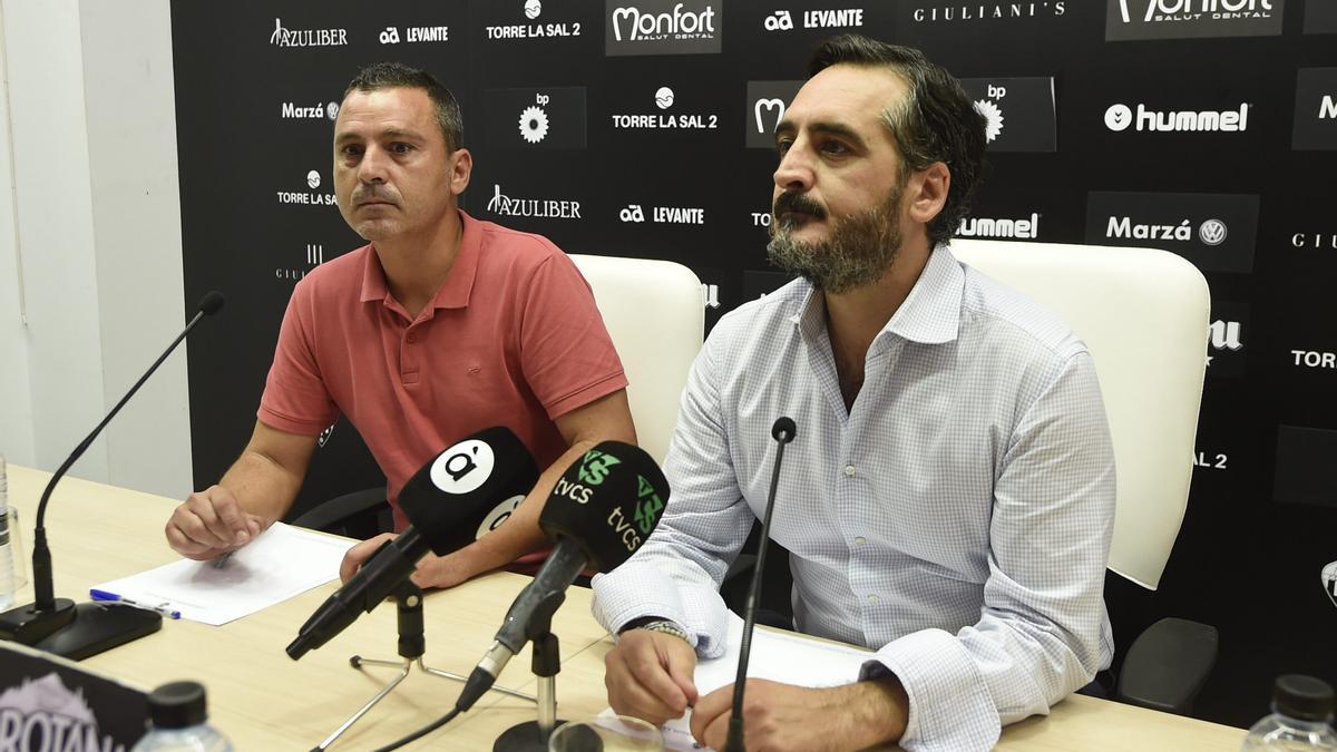 Sergi Escobar, entrenador del CD Castellón, junto al presidente del club, Vicente Montesinos.