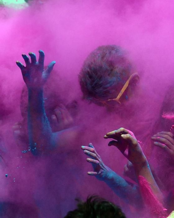 Búscate en la primera Unicaja Color Road de Málaga