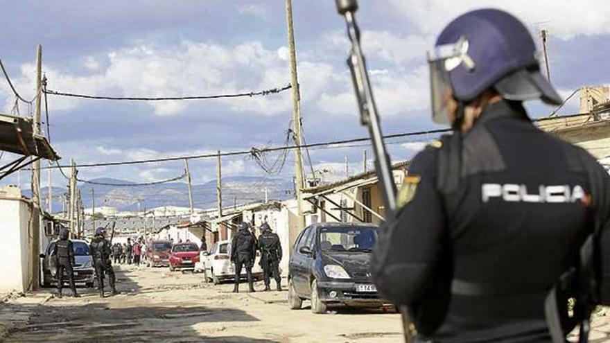 Operación policial contra el tráfico de drogas en Son Banya.