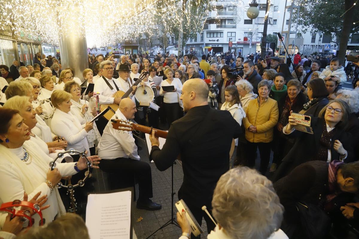 Los centros de mayores de Córdoba le cantan a la Navidad