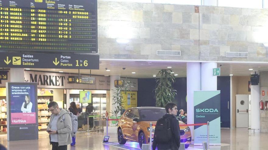 El aeropuerto de A Coruña perderá 120.000 pasajeros con el fin de las rutas a Málaga, Valencia y Londres