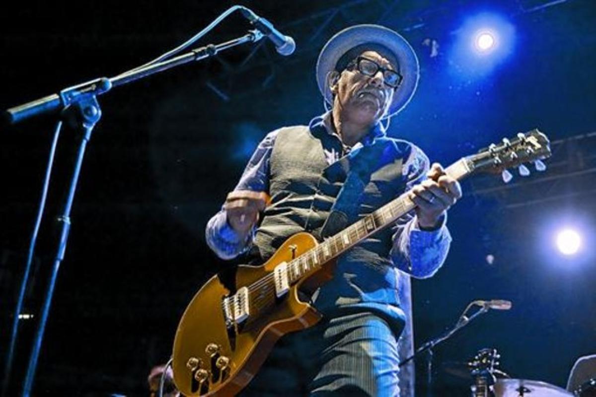 Elvis Costello, ahir a la nit, durant la seva actuació a la sala Razzmatazz de Barcelona.