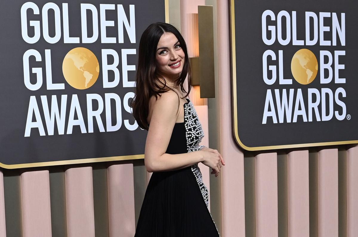 Ana de Armas, muy sonriente, en los Globos de Oro 2023