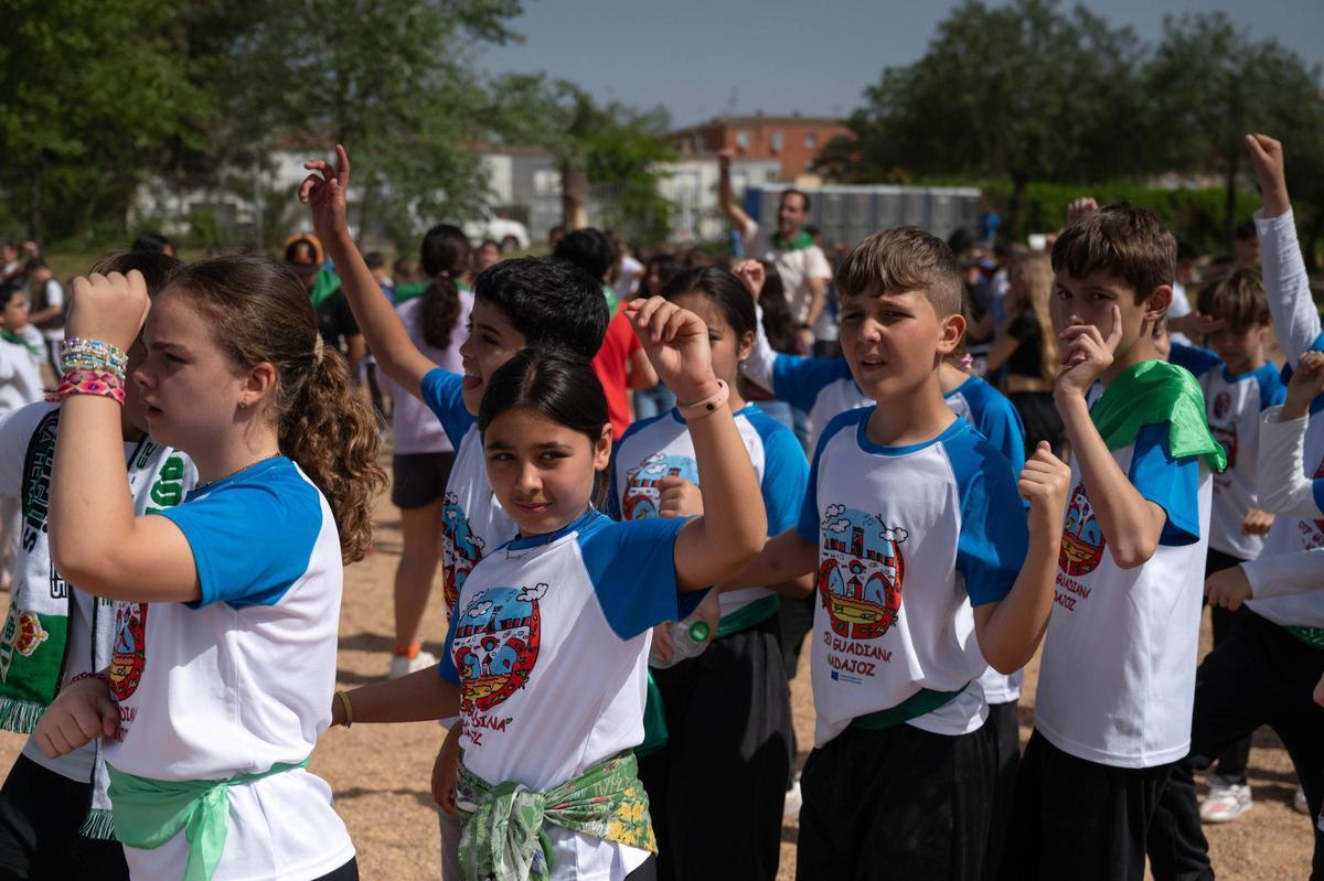 Alumnos durante el Día de Extremadura en la Escuela