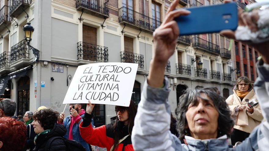 En imágenes | Cacerolada contra la política cultural del Ayuntamiento de Zaragoza