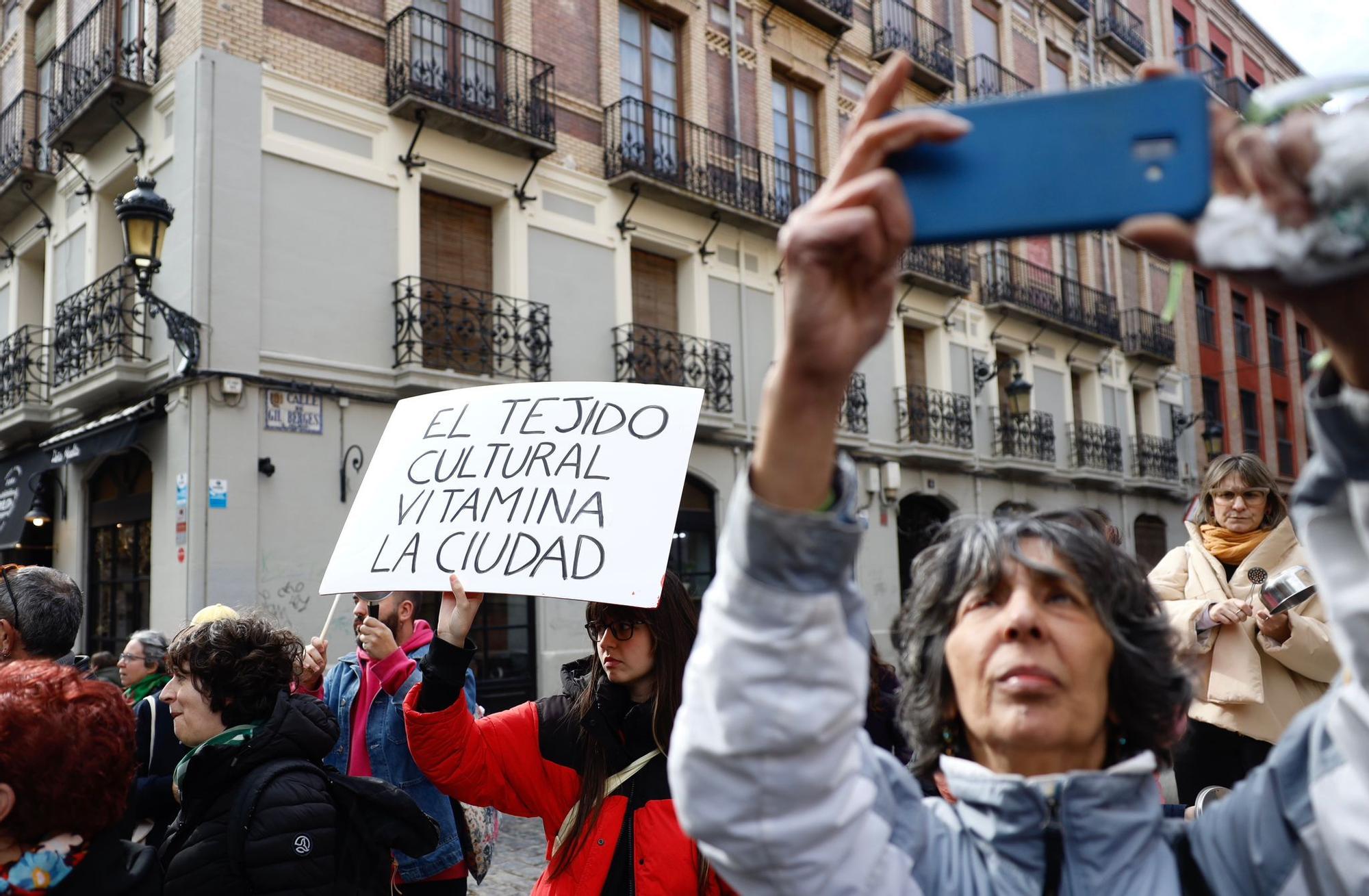 En imágenes | Cacerolada contra la política cultural del Ayuntamiento de Zaragoza