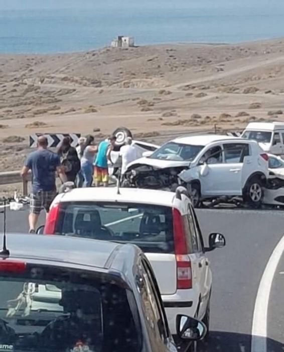 Varios heridos en una colisión múltiple en Tarajalejo (Fuerteventura)