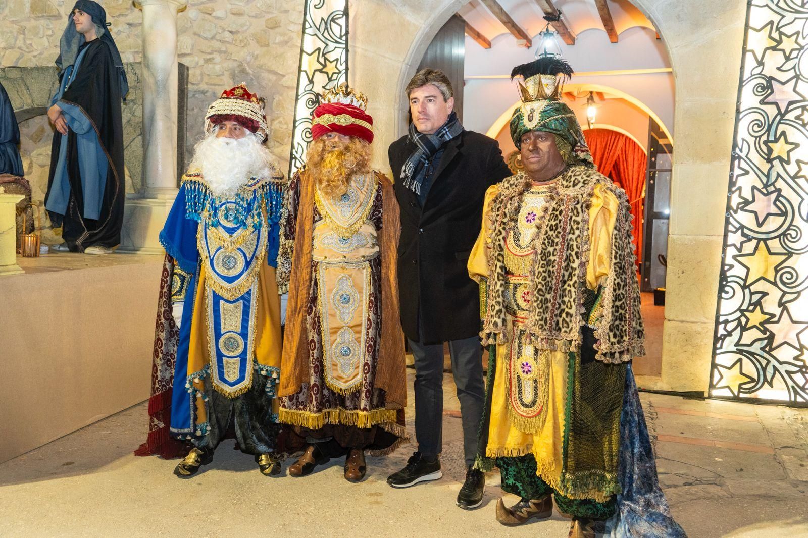 La Vila Joiosa recibe a los Reyes Magos por la puerta grande