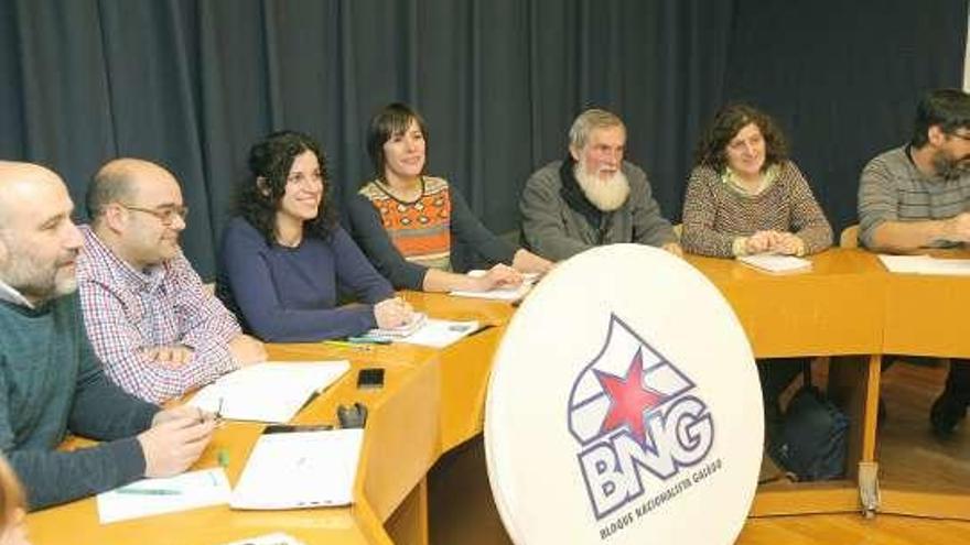 Pontón, centro, con la ejecutiva del BNG. // X. A.