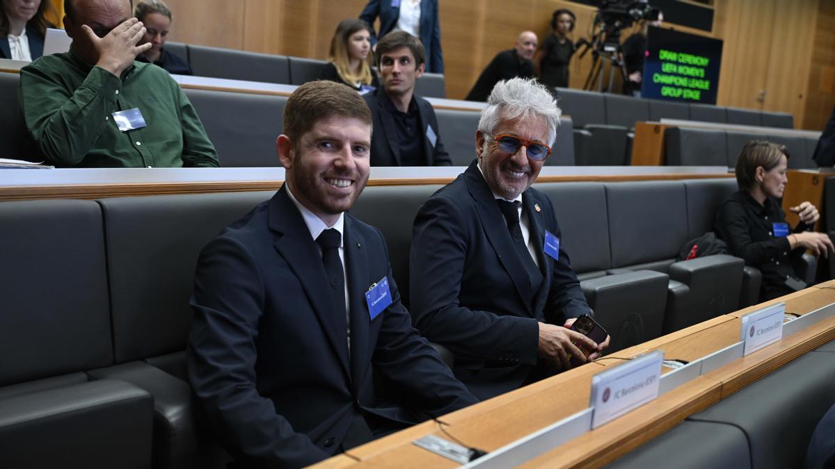 Domènec Guasch y Xavi Puig representando al Barça en el sorteo de la Women's Champions League