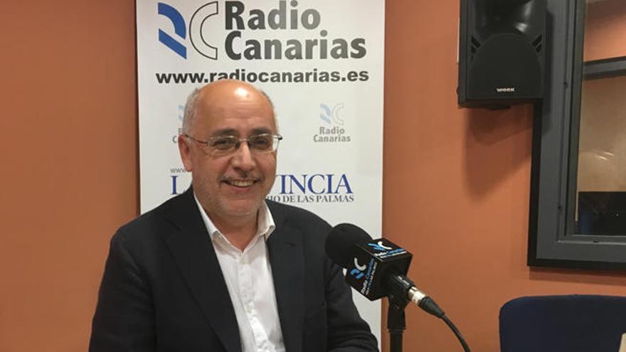 Antonio Morales, en el estudio de Radio Canarias.