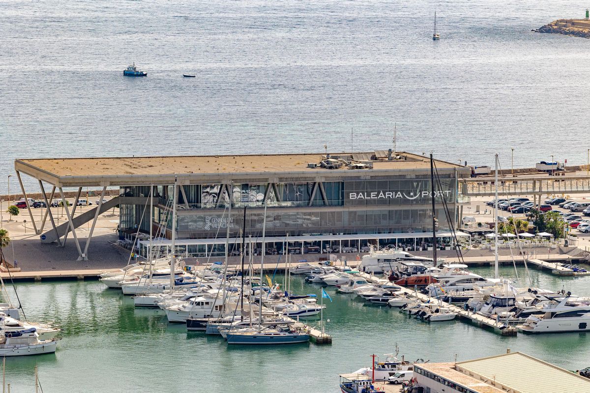 Terminal marítima de Balearia en el puerto de Dénia