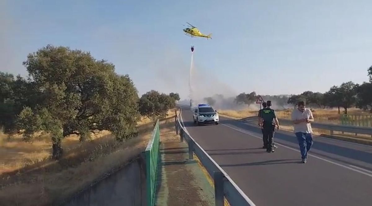 Controlado un incendio en una carretera entre El Guijo y Pozoblanco.