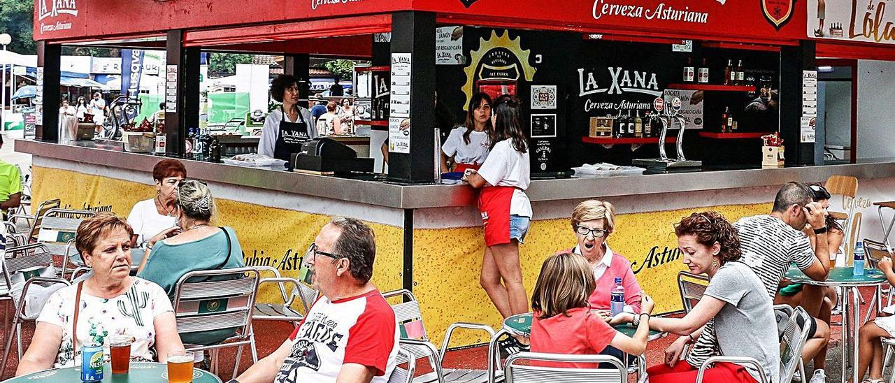 Visitantes de la última edición de la Feria de Muestras, en 2019, en un local hostelero.