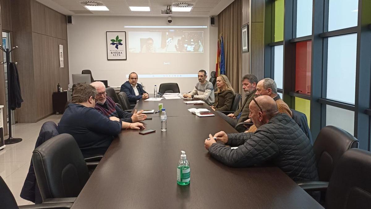 Los alcaldes reuniones ayer en la sede de la Mancomunitat.