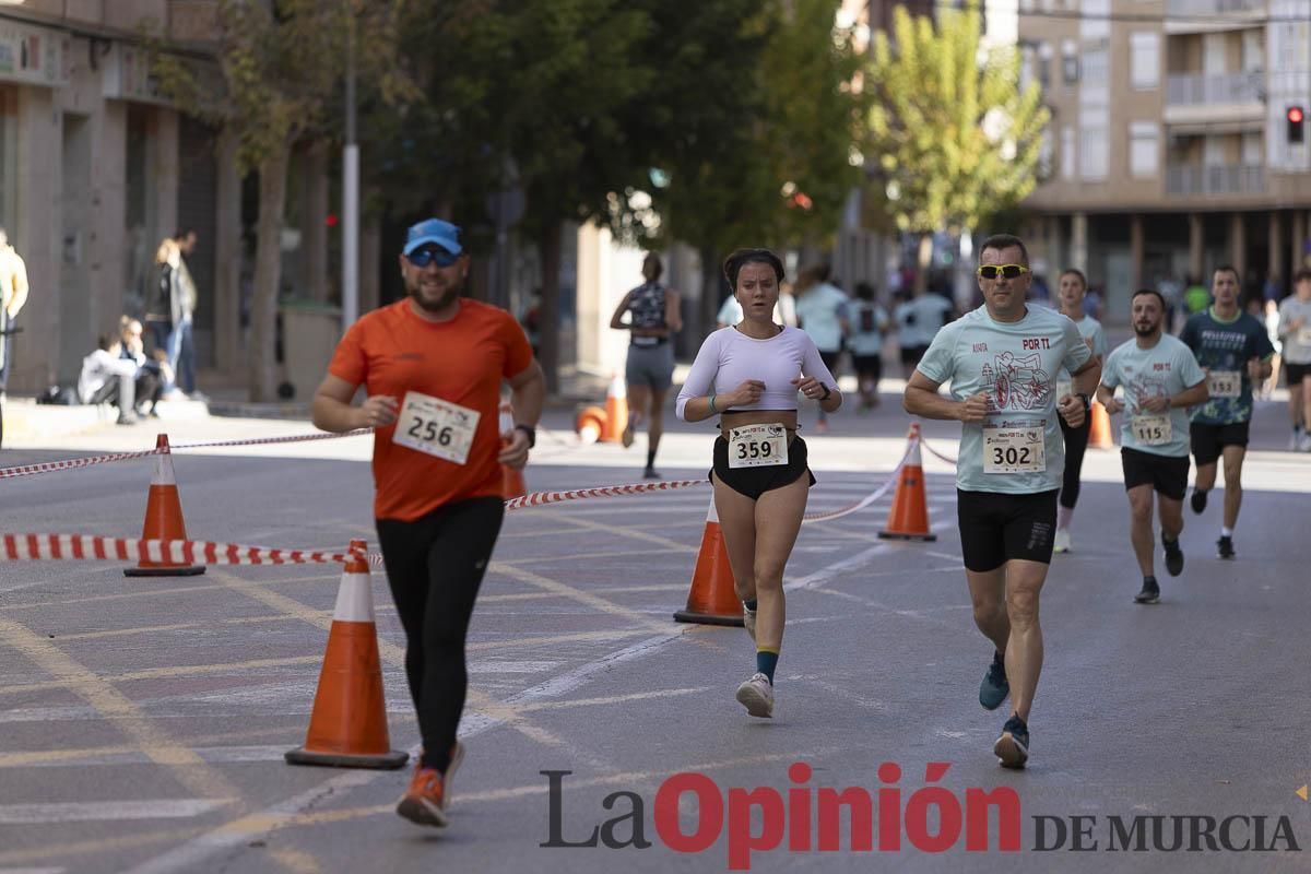 Carrera '10K Assota por ti' en Caravaca (salida y giro primera vuelta)