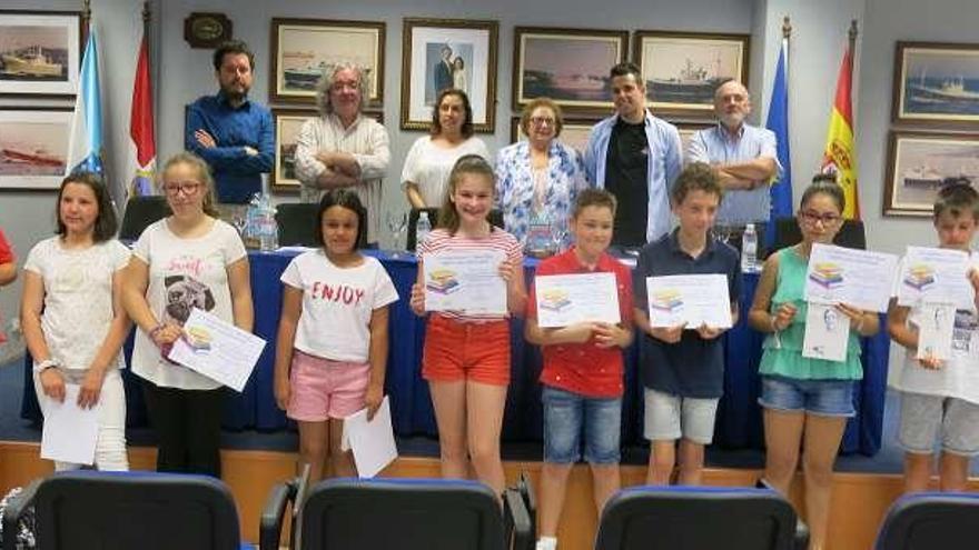 Entrega de premios del certamen &quot;Gómez Alfaro&quot;. Rodrigo Buján (izda.) fue el ganador. // D.B.M.