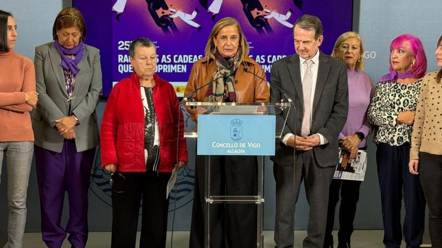 Silva, Caballero, Iglesias y las Integrantes del Consejo Municipal de La Mujer.