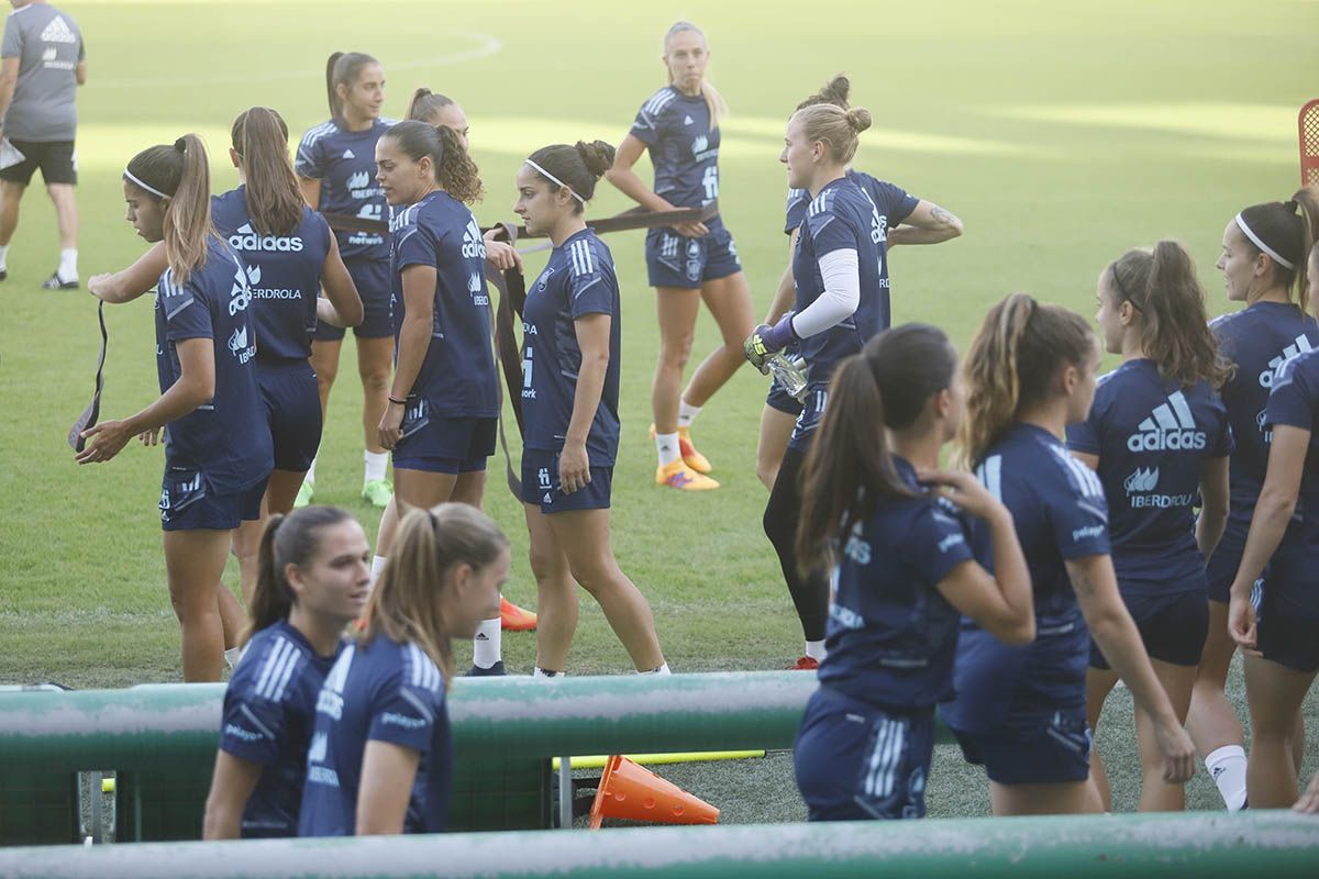 Las imágenes del entrenamiento del la selección española femenina de fútbol en El Árcangel