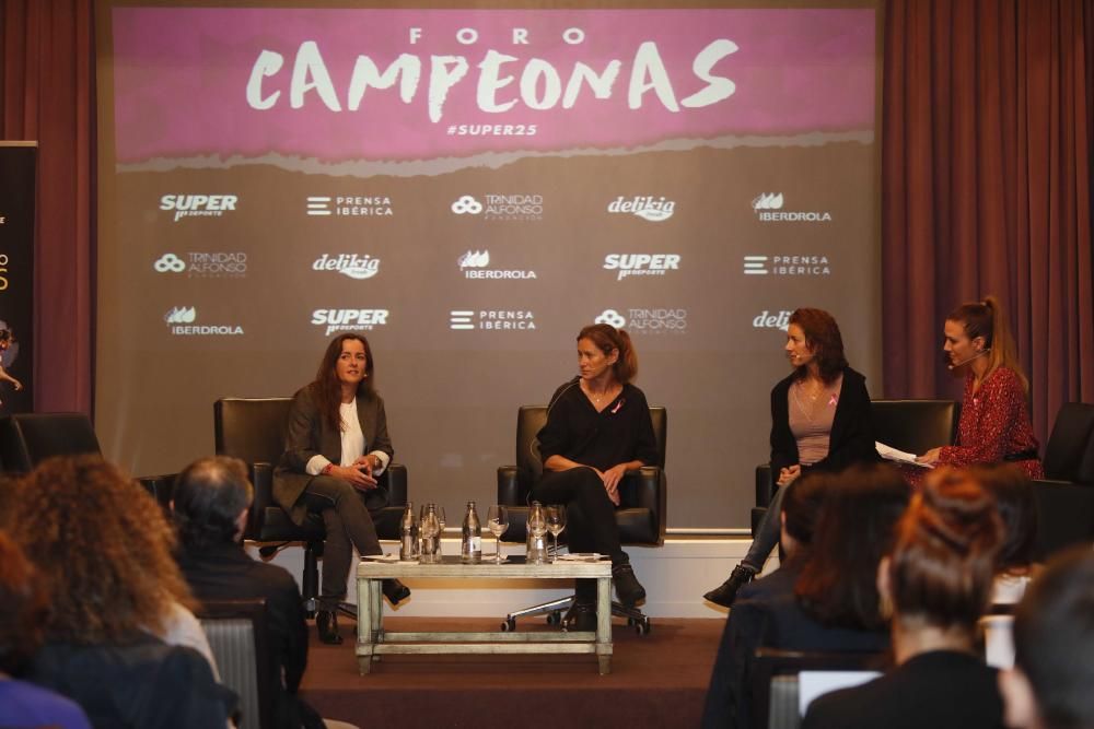 Debate entre Campeonas en el tercer Foro 25 años de SUPER, en imágenes