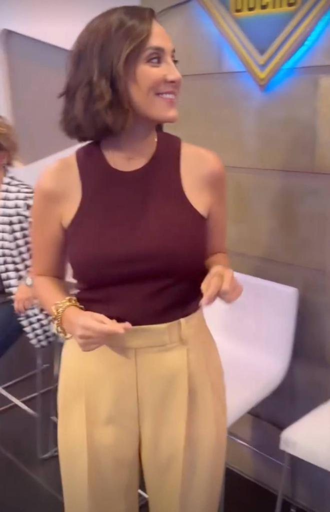 Tamara Falcó con look en marrón y beige en El hormiguero