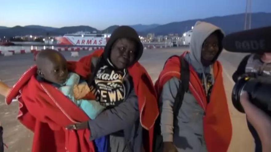 Rescatadas 100 personas, 4 niños entre ellas, de dos pateras en el mar de Alborán