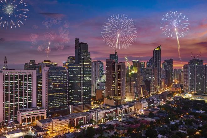Manila, capital de Filipinas, bajo fuegos artificiales en Nochevieja