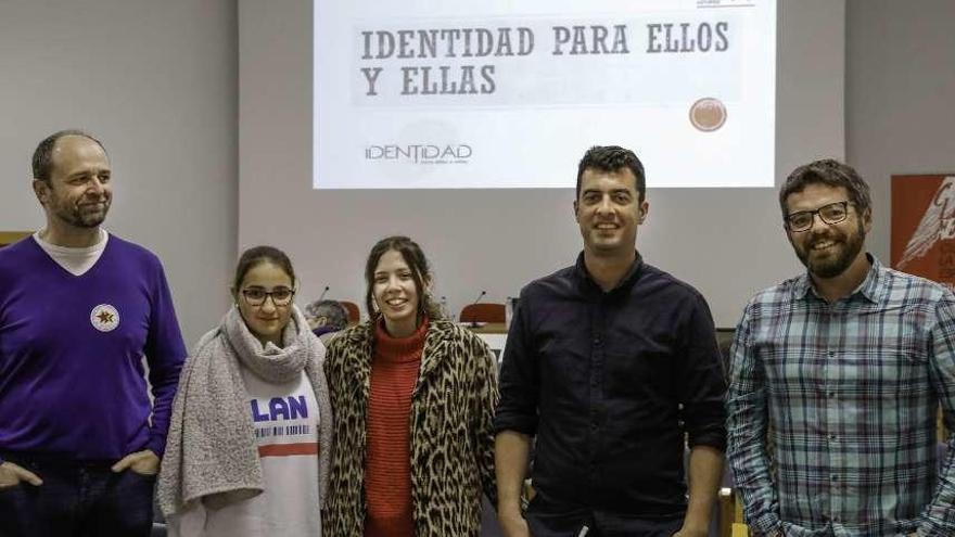 Por la izquierda, José Castañón, Laura Pinto, Alba de la Iglesia, José Pablo Calleja y Marcos Madrigal, el pasado lunes en el Club LA NUEVA ESPAÑA de Gijón.