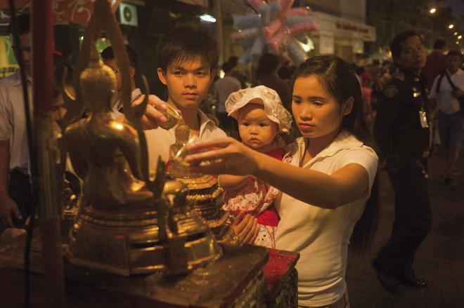 Ofrenda de una famila de Chiang Mai