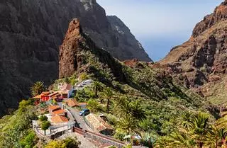 La ruta de senderismo más salvaje de España atraviesa gargantas volcánicas y ofrece unas espectaculares vistas al mar