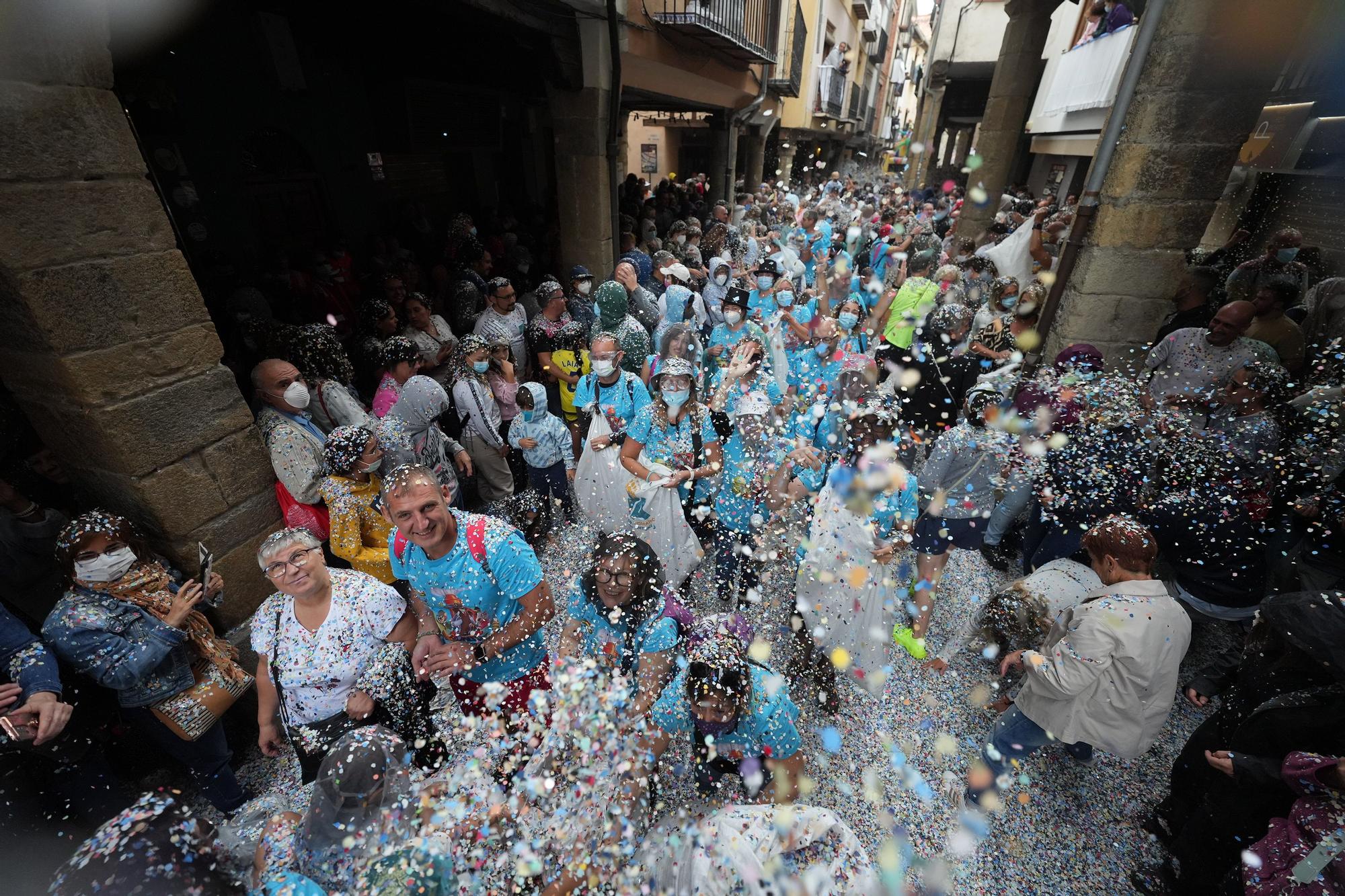 Búscate en el desfile de carrozas y disfraces de l'Anunci de Morella