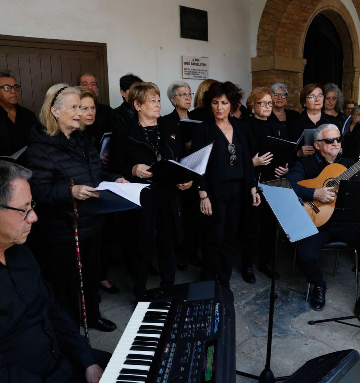 El Coro Amigos de Miranda, durante el acto. | Mara Villamuza