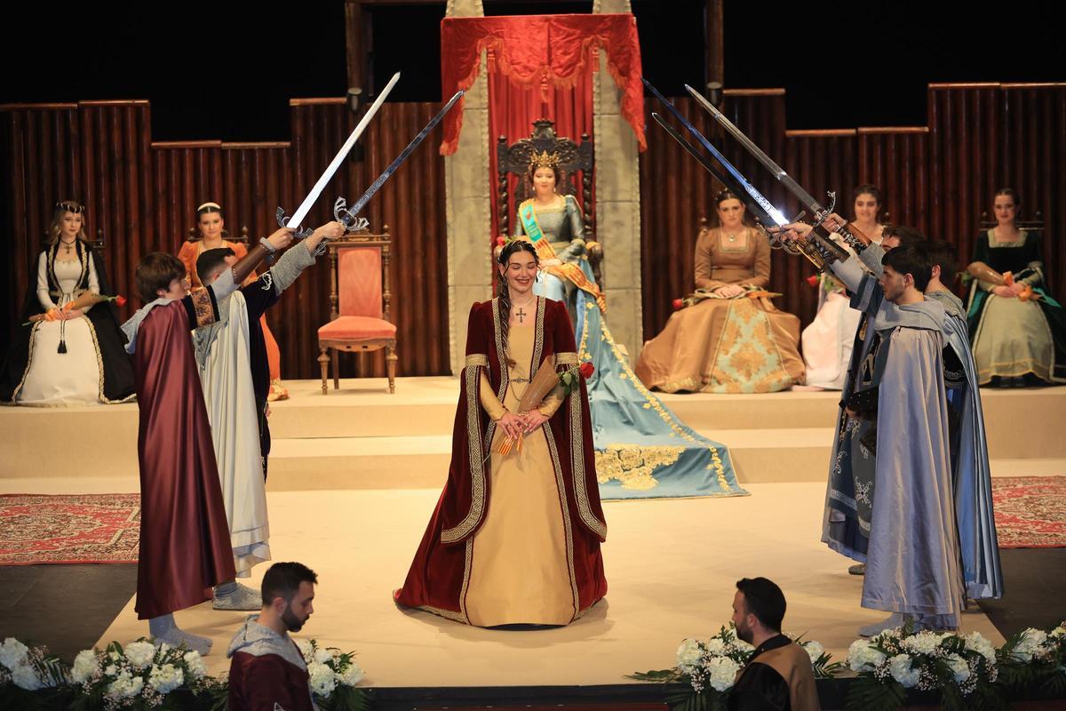 Na Violant d'Hongria: sueño medieval para Victoria Arcos en el 75º aniversario de la Germandat