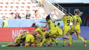 Las jugadoras suecas celebran el triunfo sobre Inglaterra.