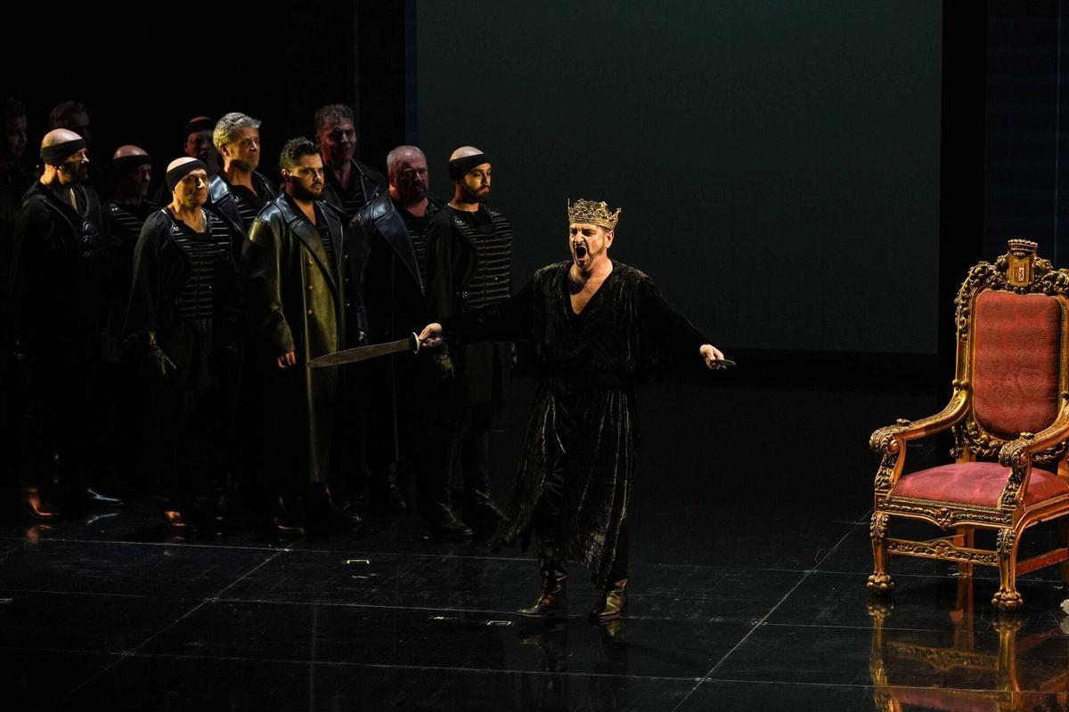 Córdoba estrena 'Macbeth' con ovación y lleno en el Gran Teatro