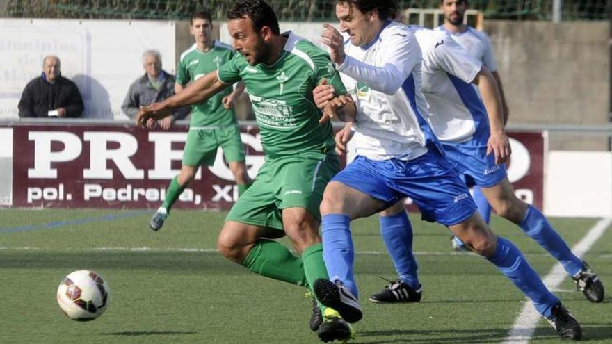 Un momento del partido disputado ayer en As Cachizas. // Noé Parga