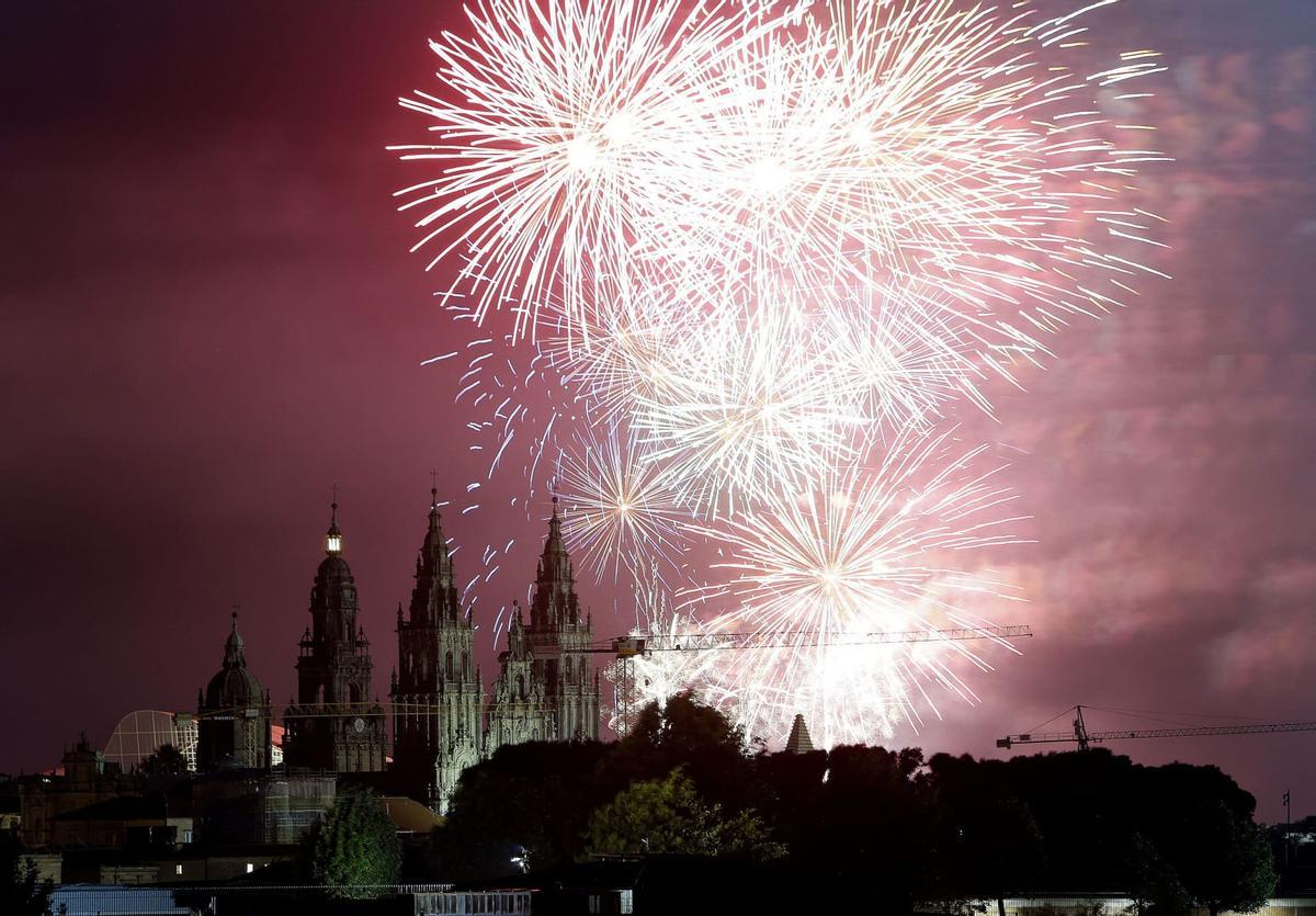 Nueva firma, misma magia: los fuegos cumplen con el Apóstol Santiago