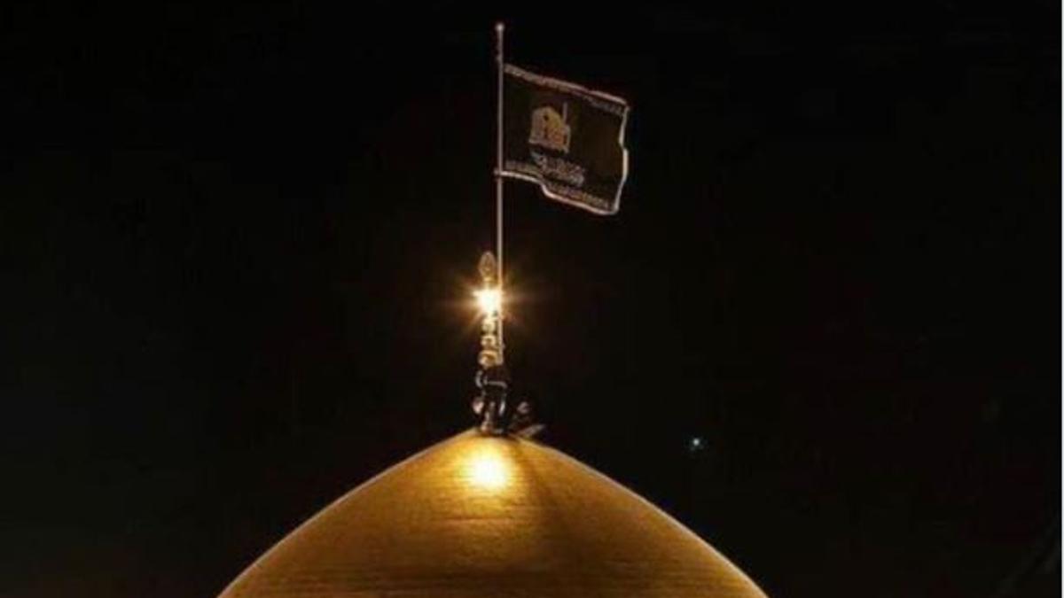 Irán iza una bandera negra en el santuario de Imán Reza