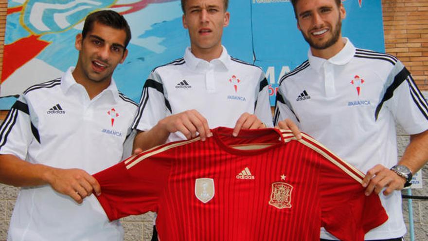 Castro, Blanco y Gómez, hoy, con la camiseta.//RC Celta